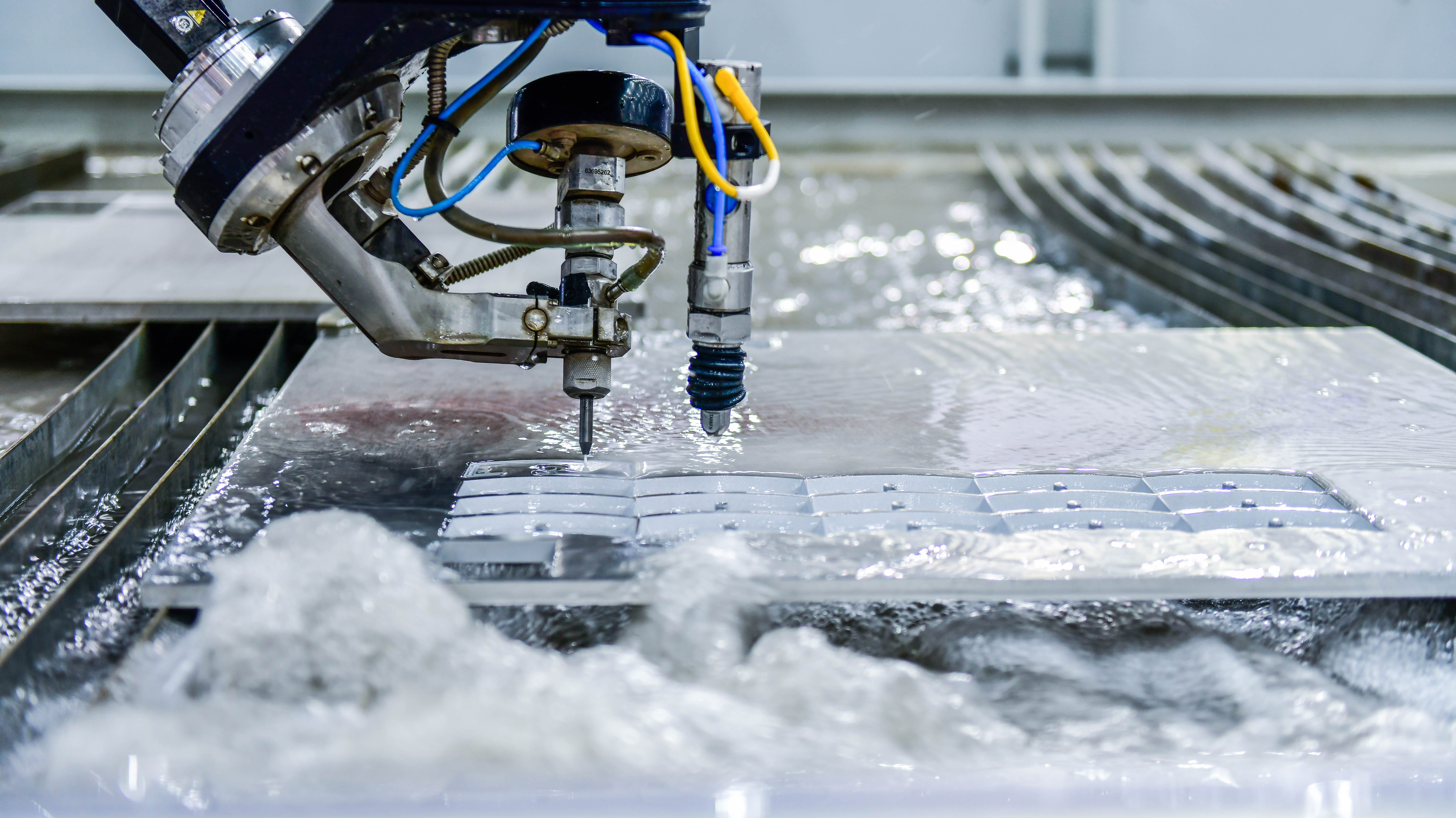 Waterjet cutting machine